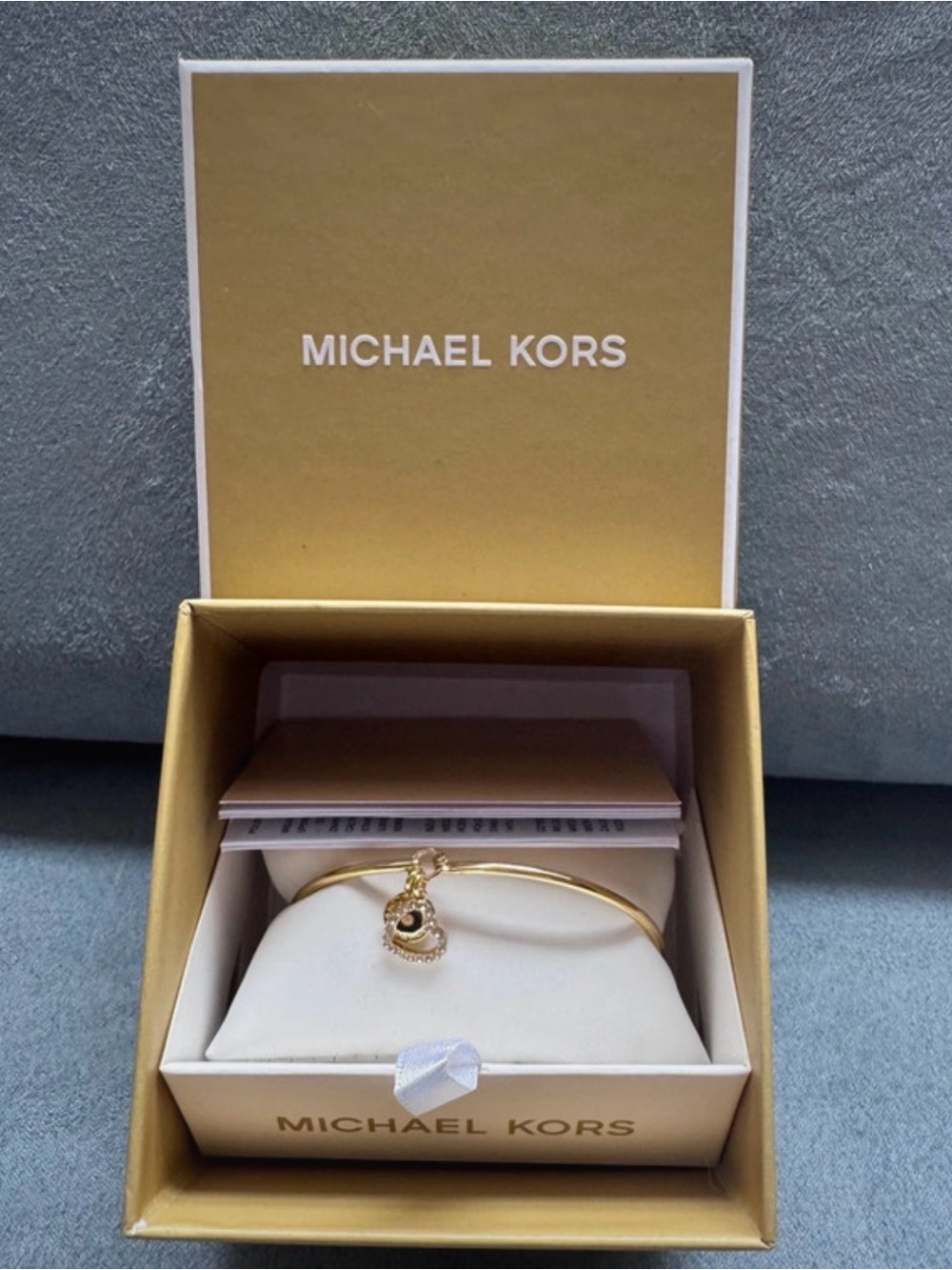 MICHAEL KORS MKJX759710 GOLD-TONE LOGO HEART CHARM BRACELET *NEW IN BOX w/TAGS
